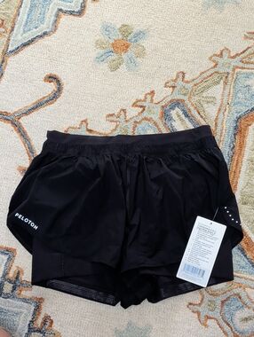NWT Lululemon Peloton Translucent 2-in-1 High Rise Short 3" Size Large